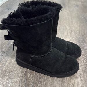 UGG Black Youth 6 women’s 7